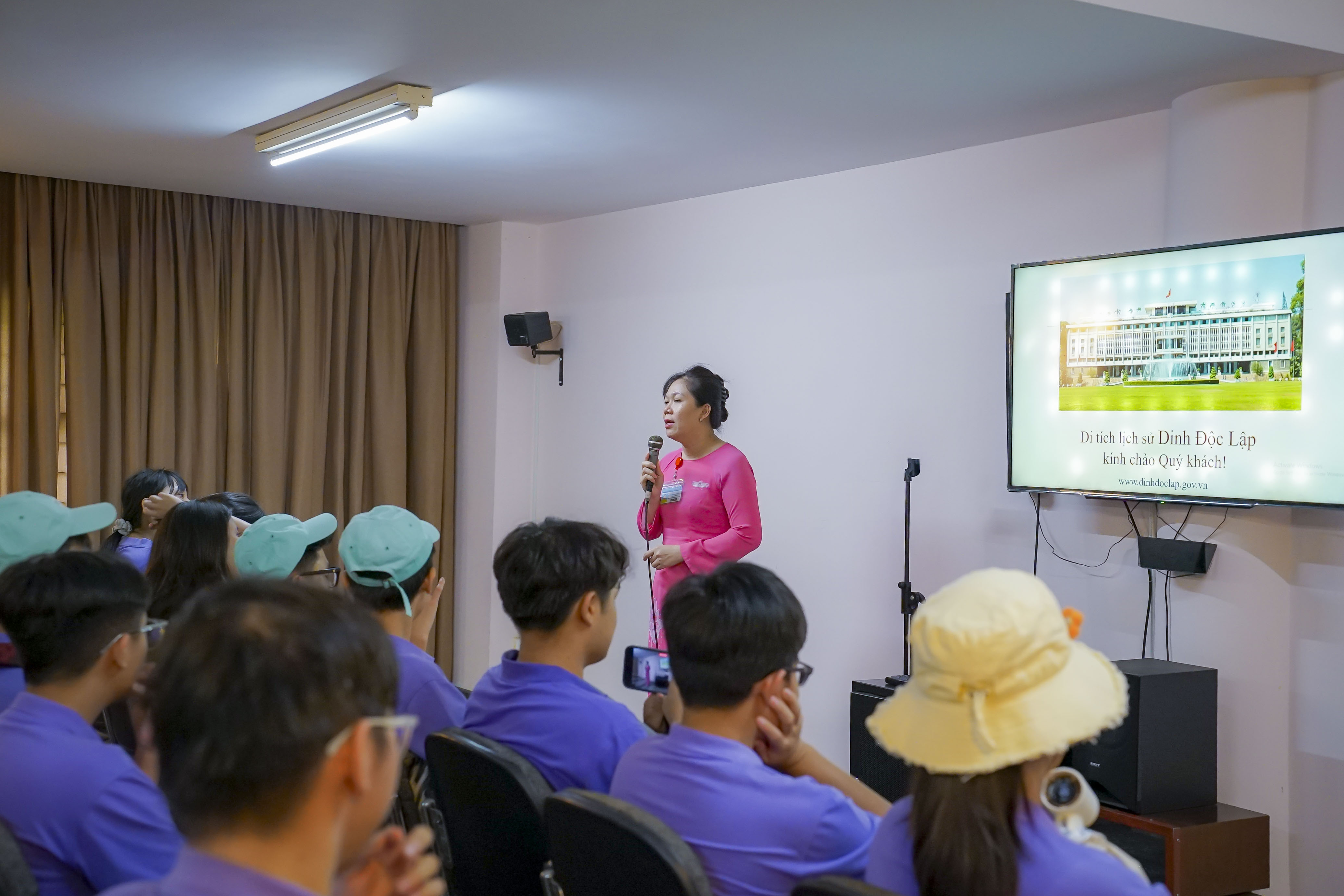 tham-quan-Dinh-Doc-Lap